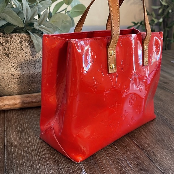 Authentic** LOUIS VUITTON ** Red Monogram Vernis Reade Pm Bag - Picture 8 of 16